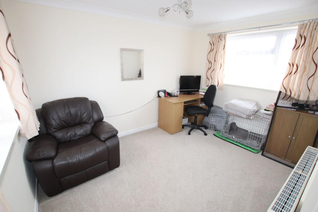 Kestrel Way, Clacton on Sea, CO15 photo 3