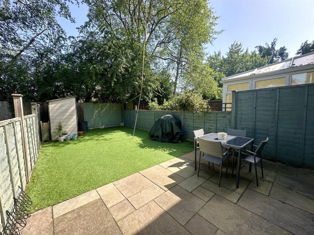 House in Basingstoke and Deane, Tadley - More