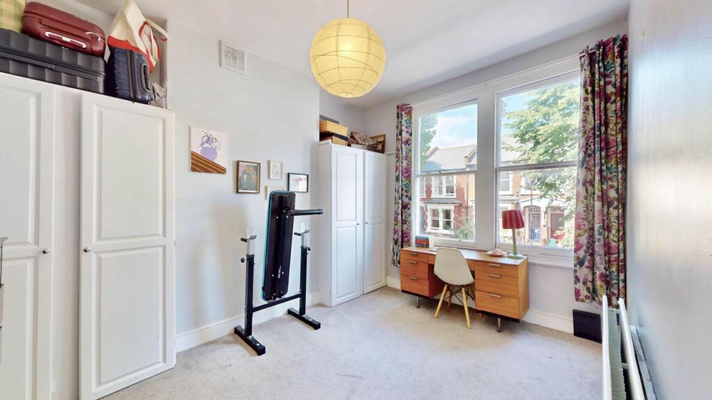 Apartment in London - More