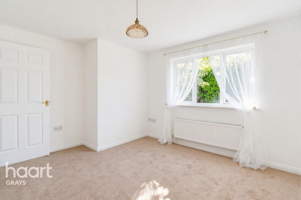 Apartment in South Ockendon, South Stifford - More