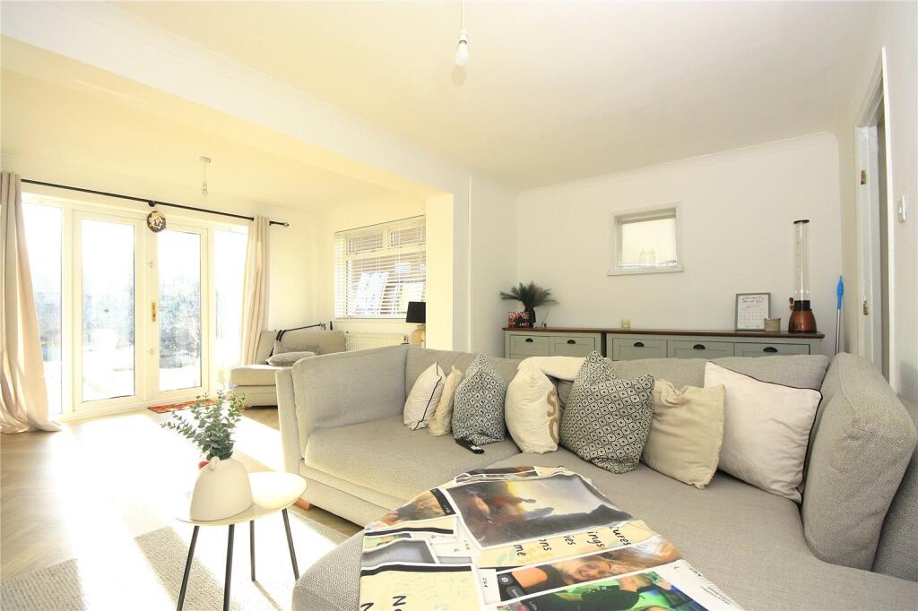 Blendworth Crescent, Havant, Hampshire, PO9 photo 3