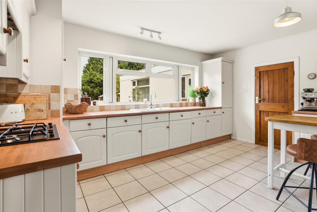 House in Stratford upon Avon, Stratford-upon-Avon - More