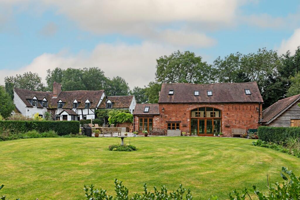 Main image of property: Cordison Hall, Yarningale Lane, Yarningale Common, Warwick, Warwickshire, CV35 8HW