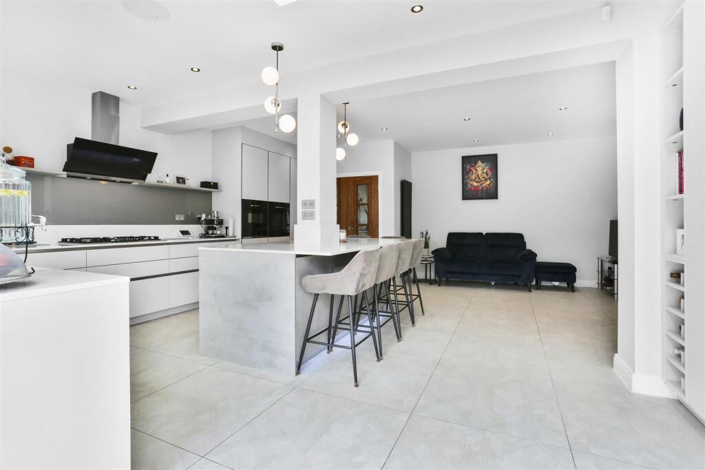 House in Sutton - More