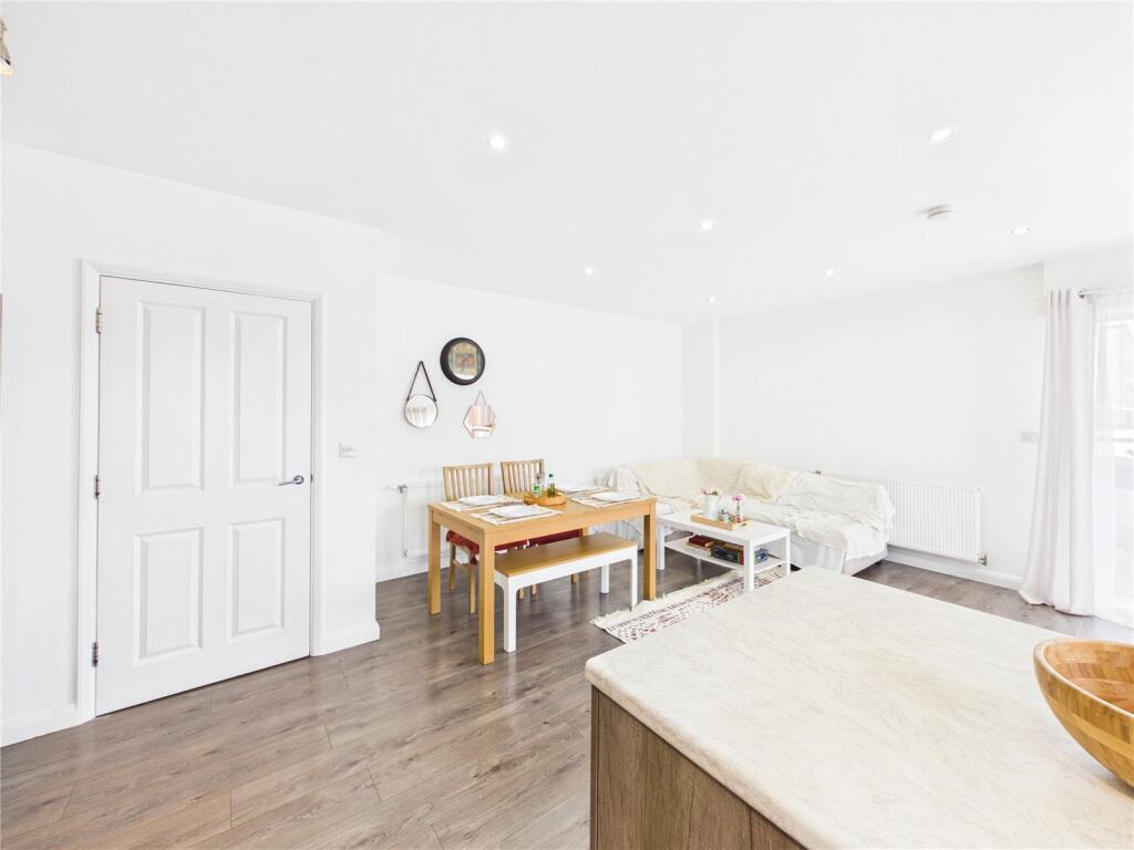 Thornbury Way, Walthamstow, E17 - View 4