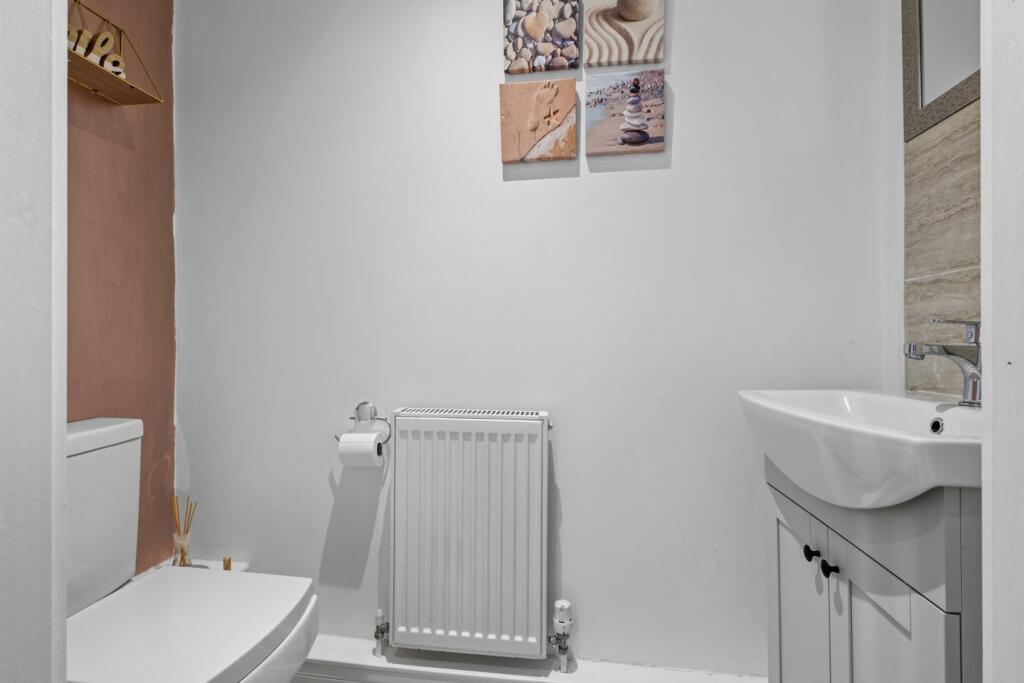 House in Kilmarnock, East Ayrshire - More