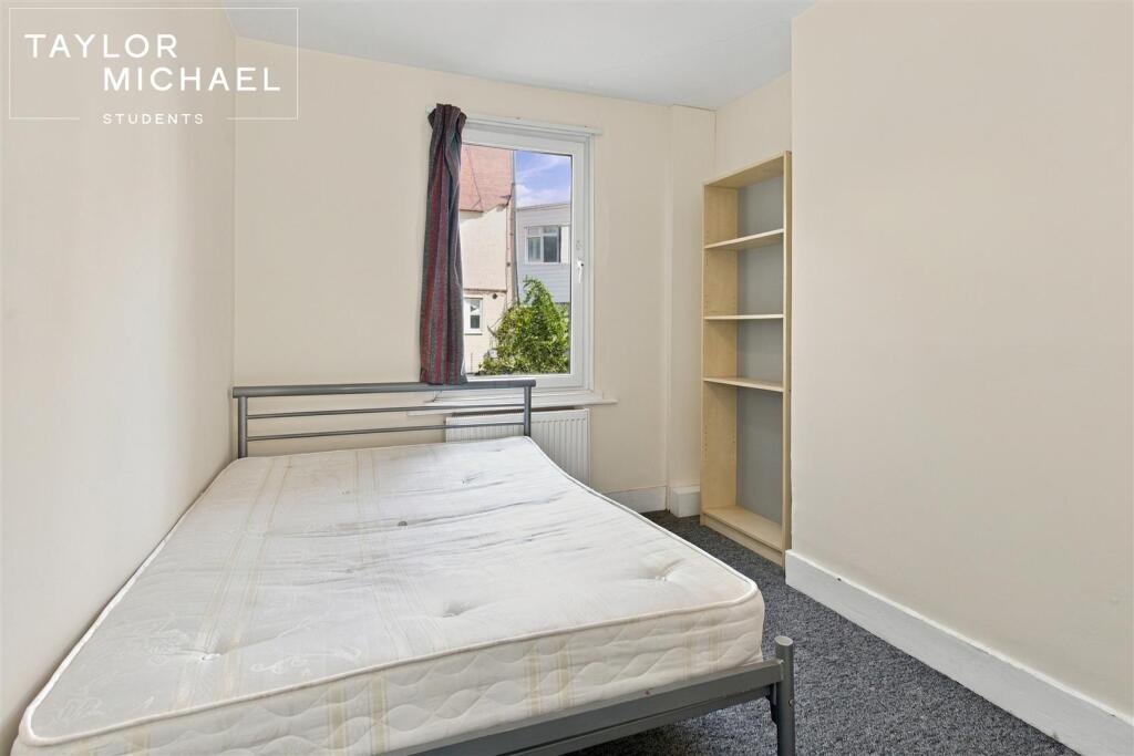 6 bedroom terraced house for rent