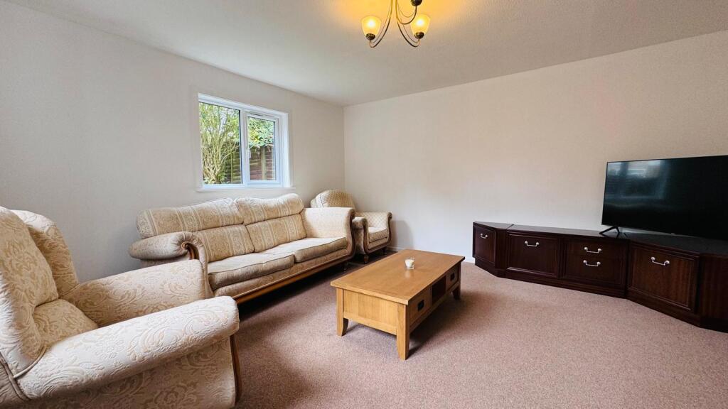 Tintern Close, Basingstoke, Hampshire photo 3