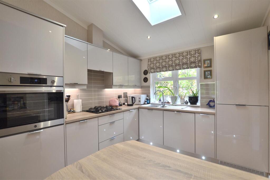 Rustic Glen, The Grange Estate, Church Crookham - View 5