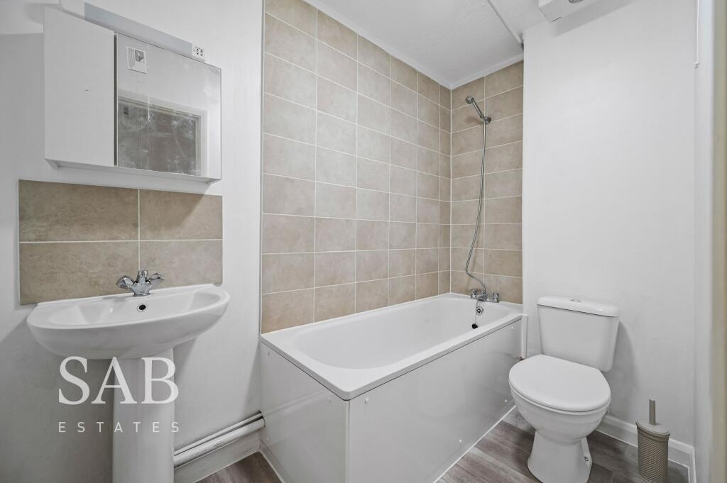 Apartment in Southall - View 4