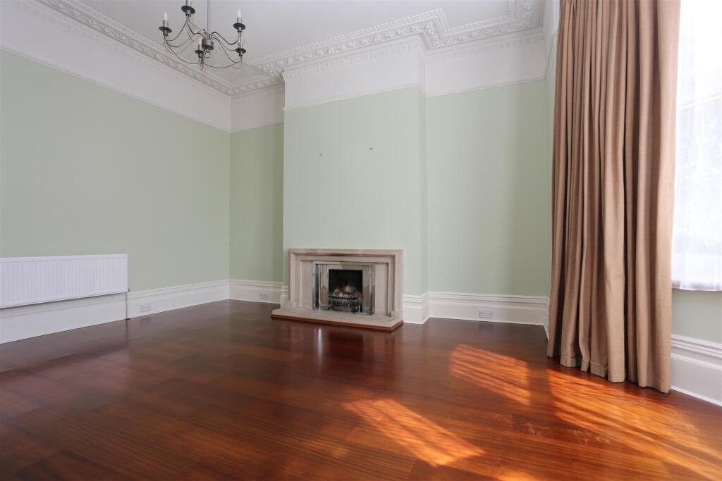 Apartment in Hove, Brighton and Hove - View 4