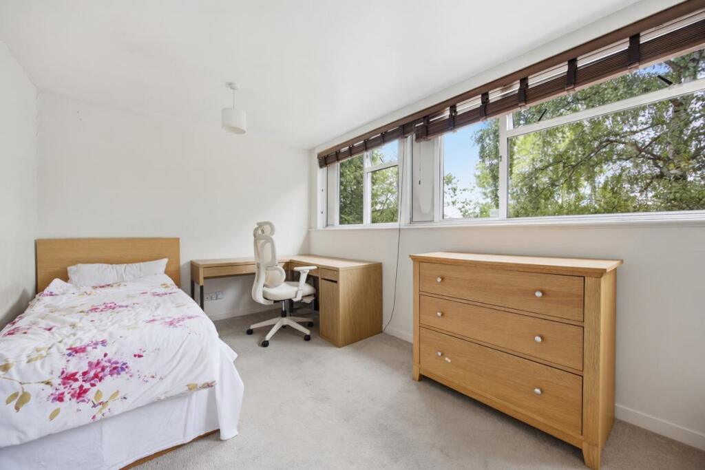 Apartment in London, Yiewsley - View 5