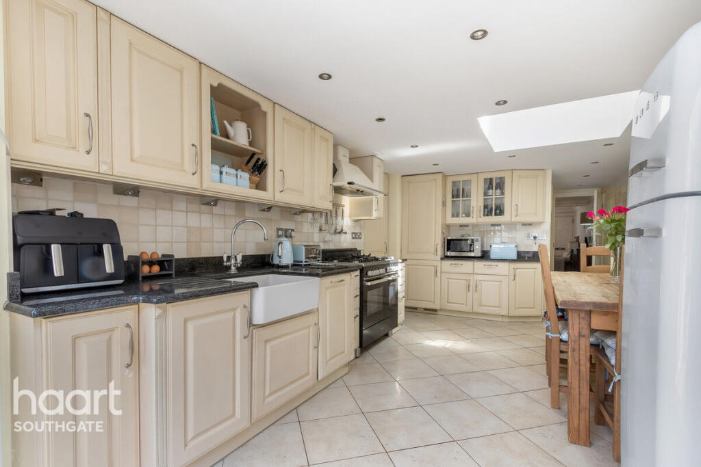 Main image of property: Avenue Road, London