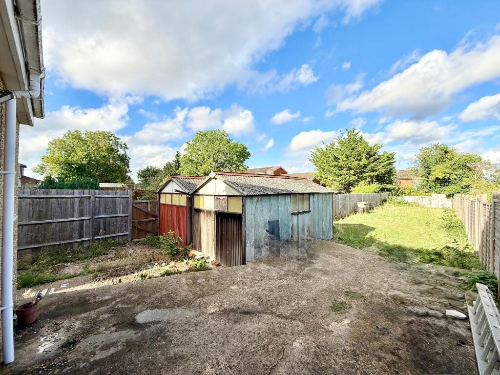 House in Luton - View 5
