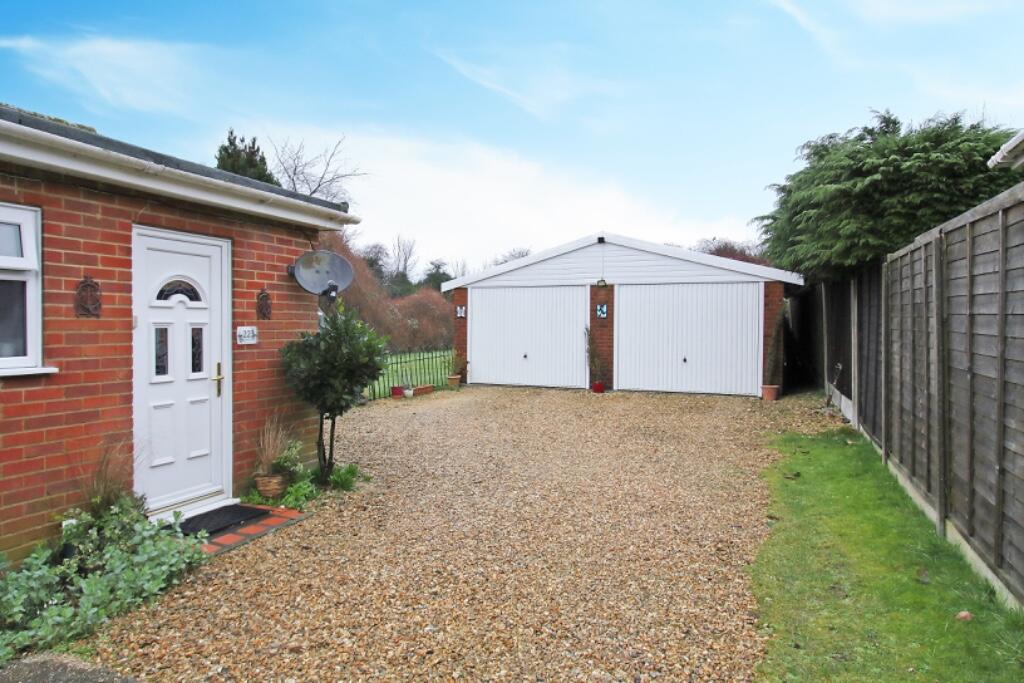 *** LARGE GARDEN AND PLOT***Andover Road, SP11 photo 2