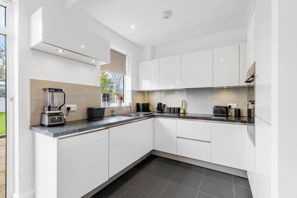 House in Kingston upon Thames - View 4