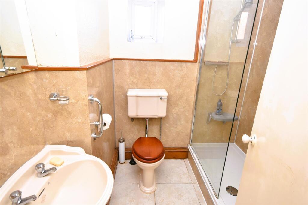 House in South Kesteven, Westborough and Dry Doddington - More