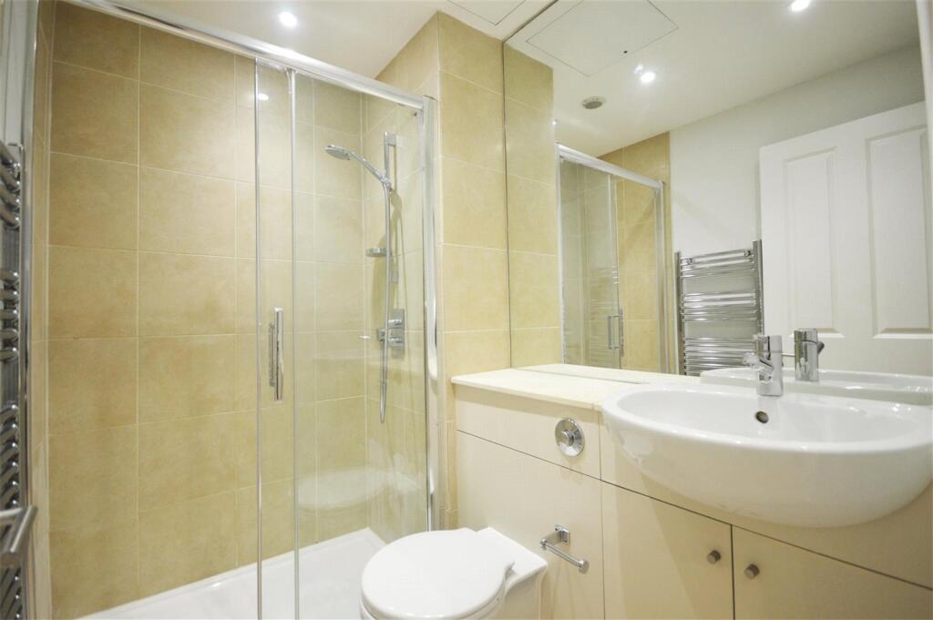 Apartment in Richmond, North Sheen - View 4