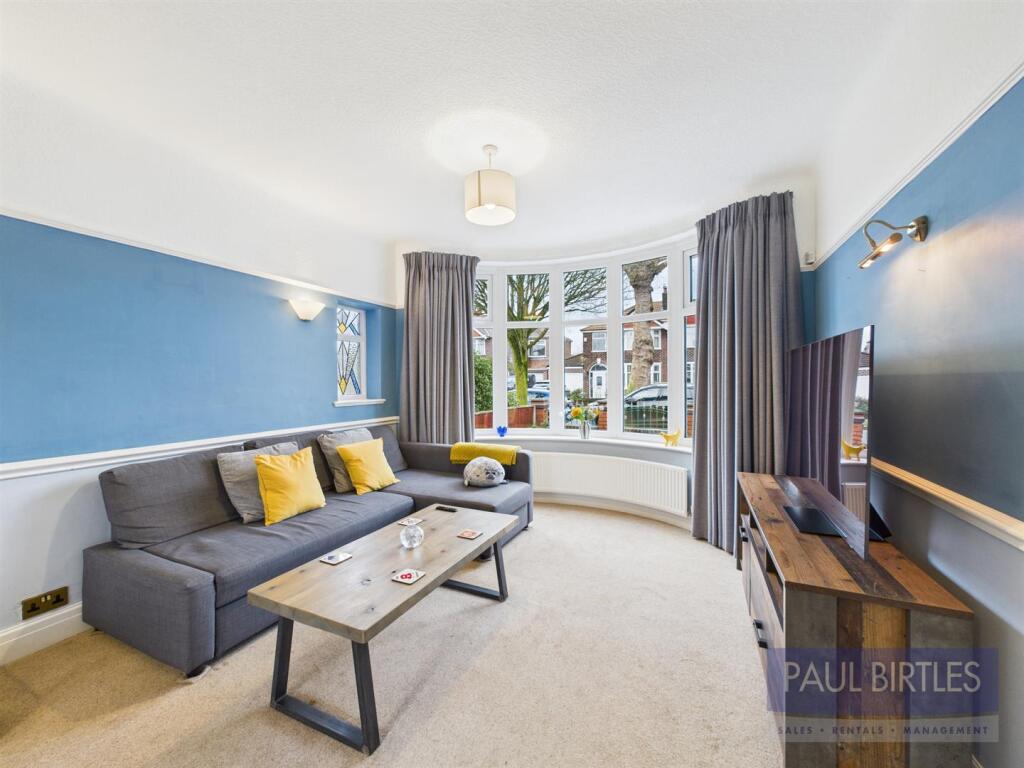 Canterbury Road, Davyhulme, Trafford, M41 0QR – další