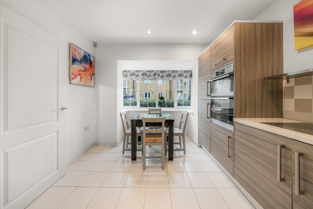 House in Sutton - View 3