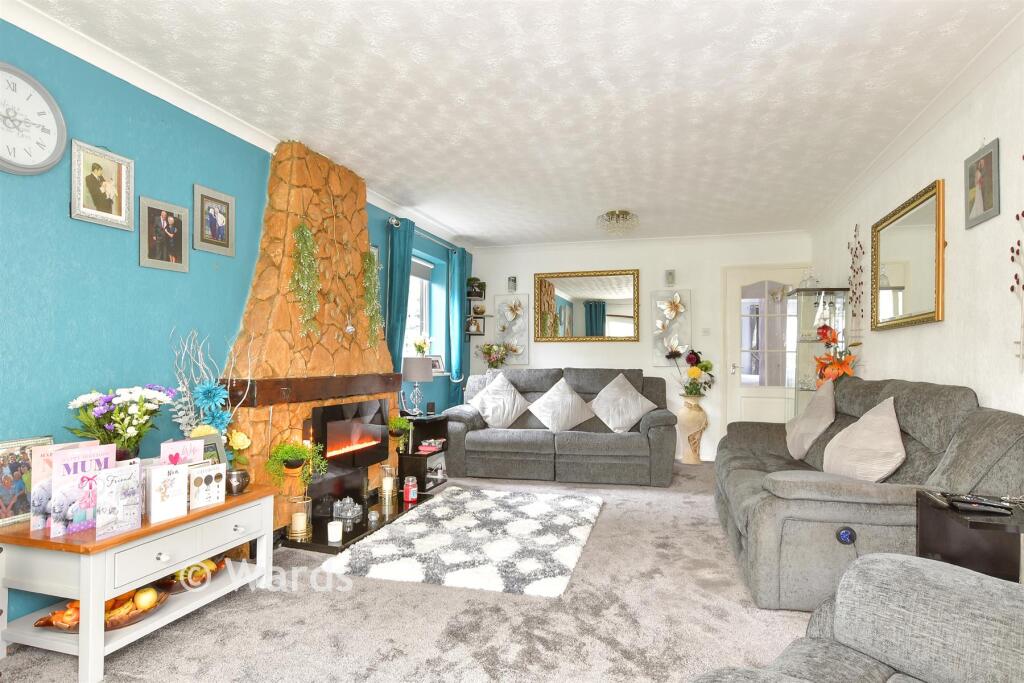 House in Minster-on-Sea, Merryman's Hill - More