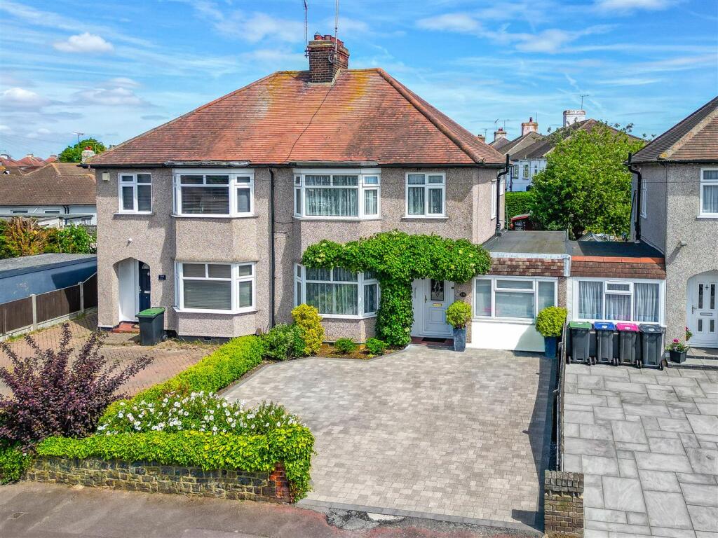 Main image of property: HAMPTON GARDENS, Southend-On-Sea