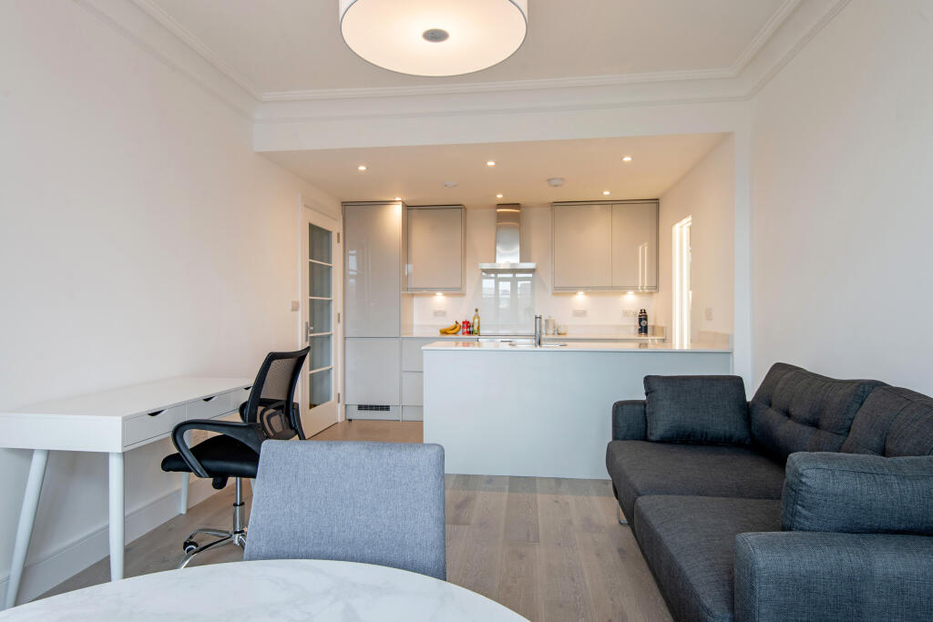 Apartment in London, St. John's Wood - More