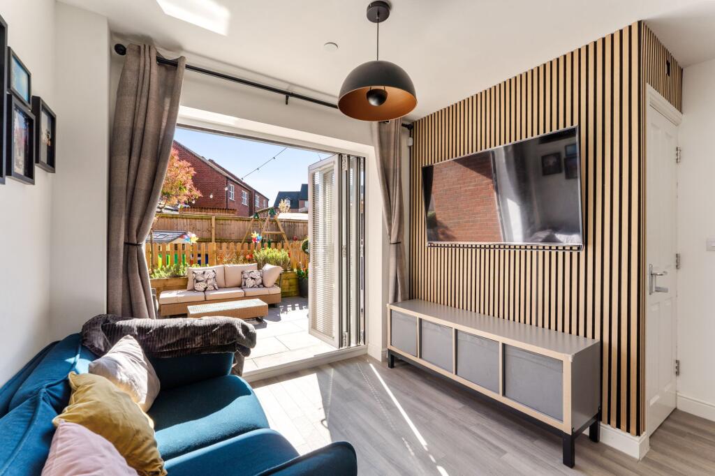 Stunning Four Bedroom Townhouse with a Twist - View 6