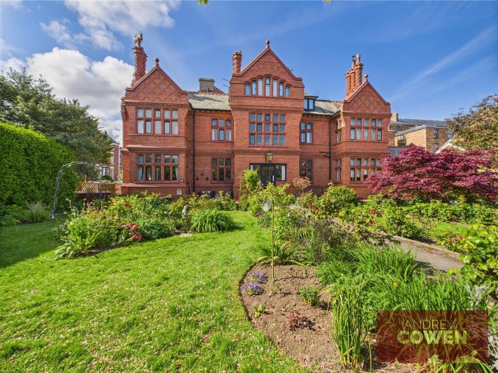 2-bed apartment on Esplanade Road, Scarborough, £210,000