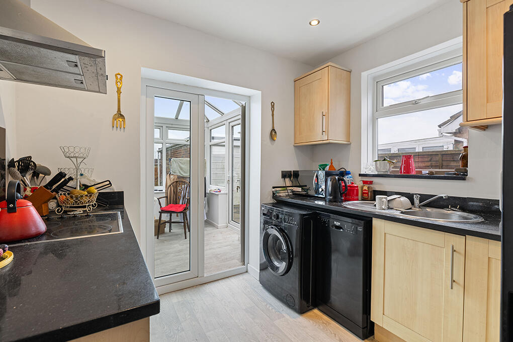 Abbottsbury, Pagham, Bognor Regis, West Sussex, PO21 photo 3
