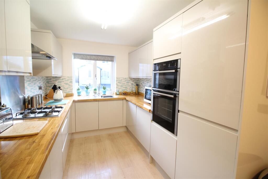 Additional image 2 of Delf Hill Close, Low Moor, Bradford