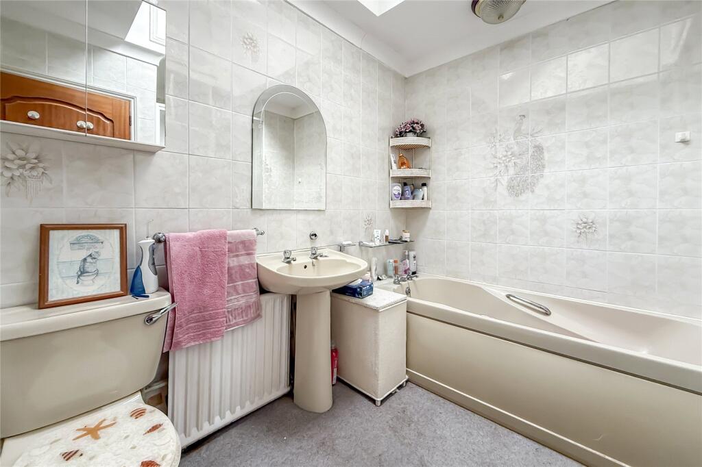 House in St Albans, Waterdale, St Stephen - More