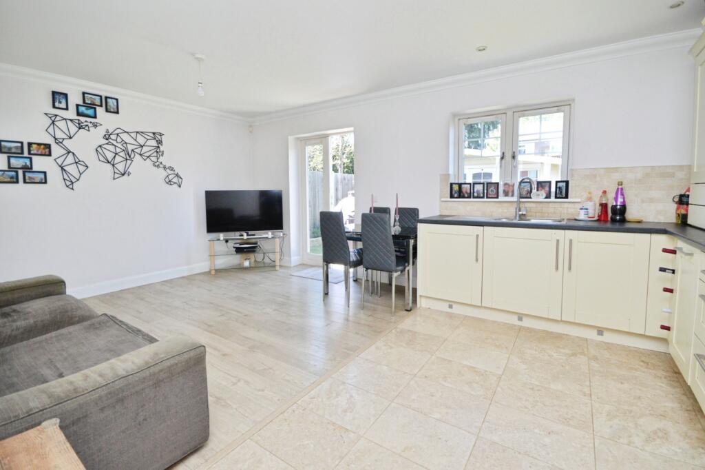 Kimber Place, Whitton, Hounslow, TW4 photo 3