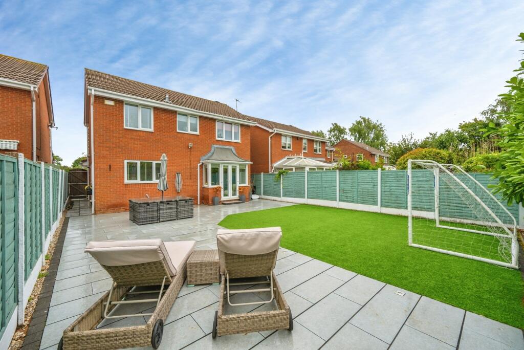 House in Lichfield, Burntwood - View 2