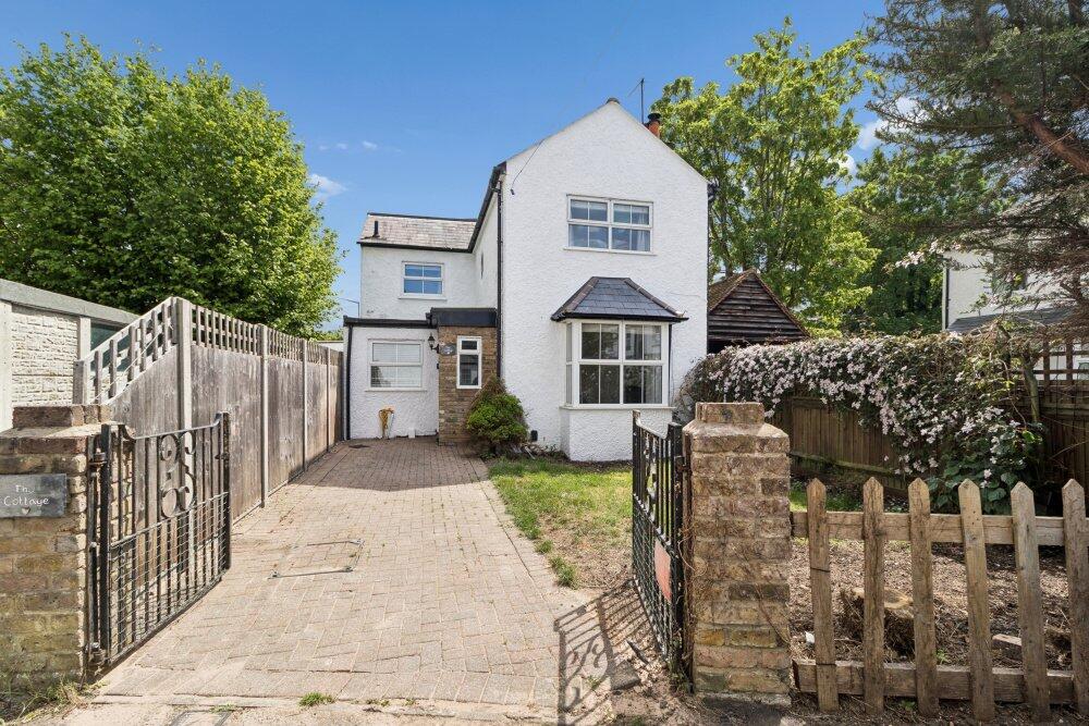 Main image of property: Pinewood Close, Gerrards Cross, Buckinghamshire
