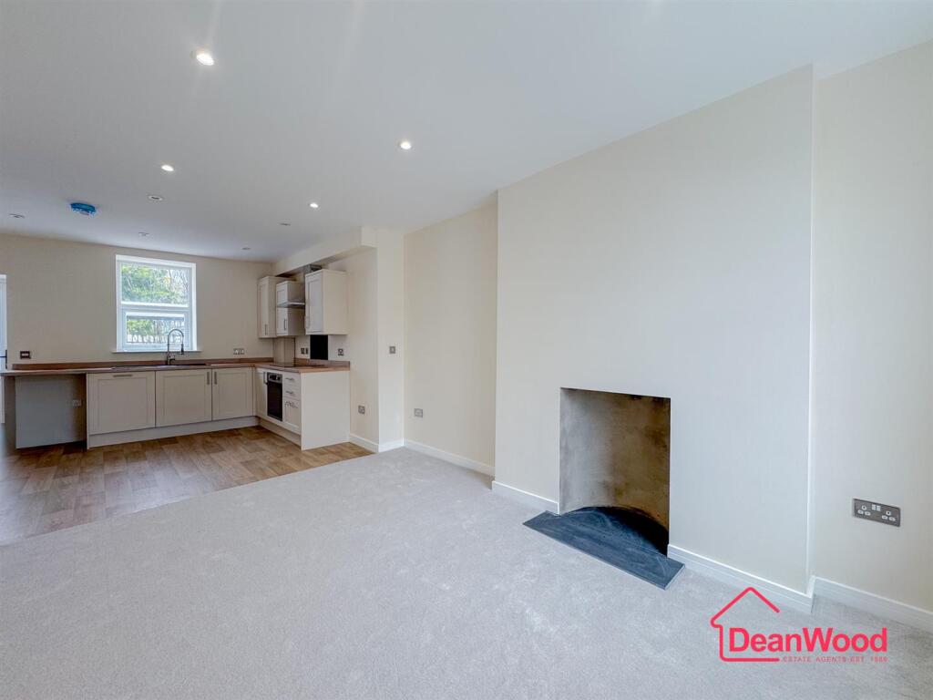 2 Summerhill Grove, Douglas, Isle of Man photo 4
