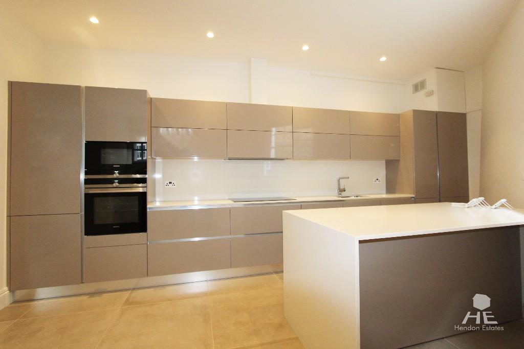 3 bedroom mews property for rent