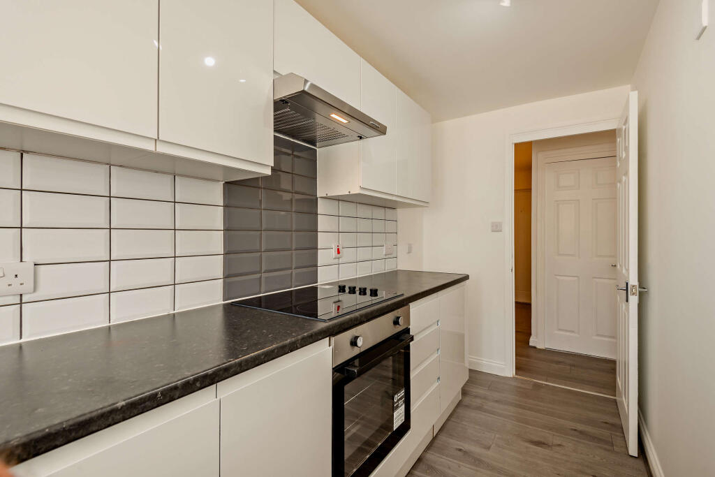 Apartment in Sutton - View 3