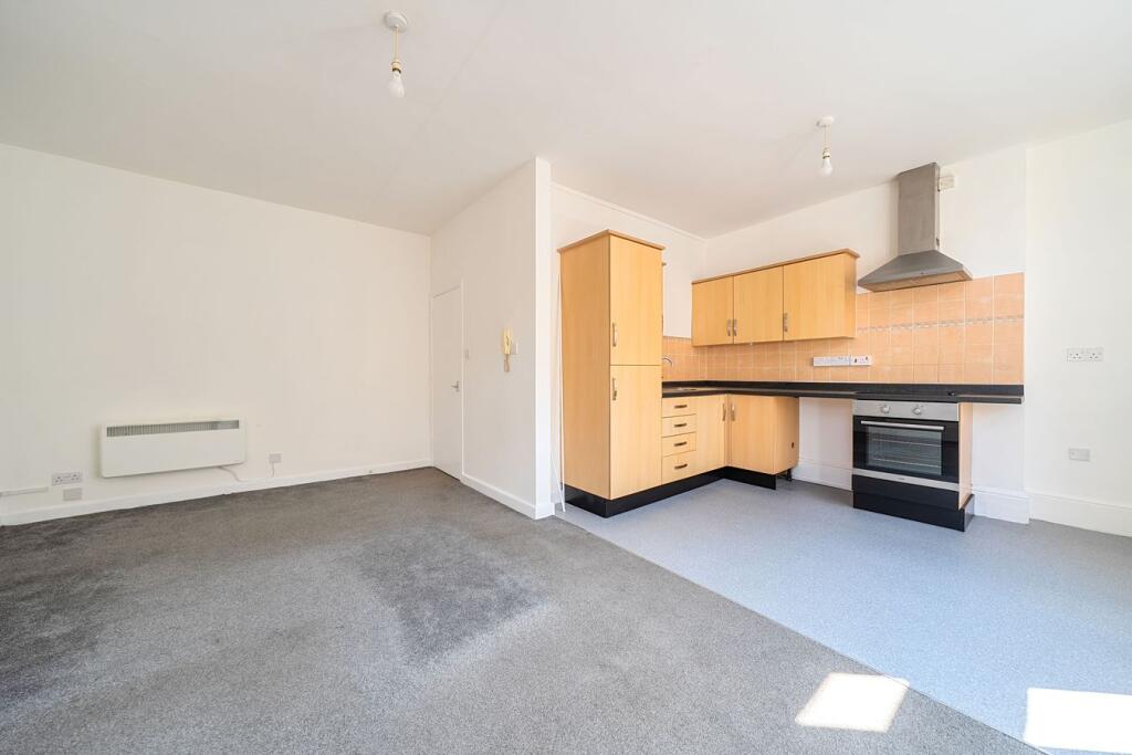 Apartment in Shepton Mallet, Lower Downside - View 2