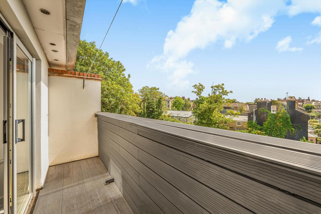 House in London - View 3