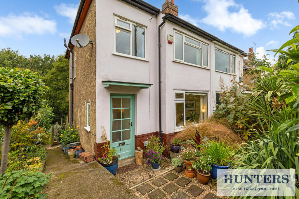 3-bed semi-detached on Woodhill Grove, £289,950