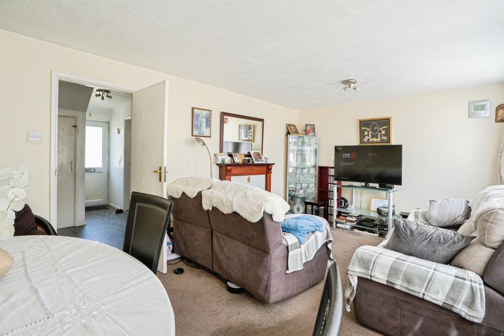 Meadow Road, Worthing photo 3