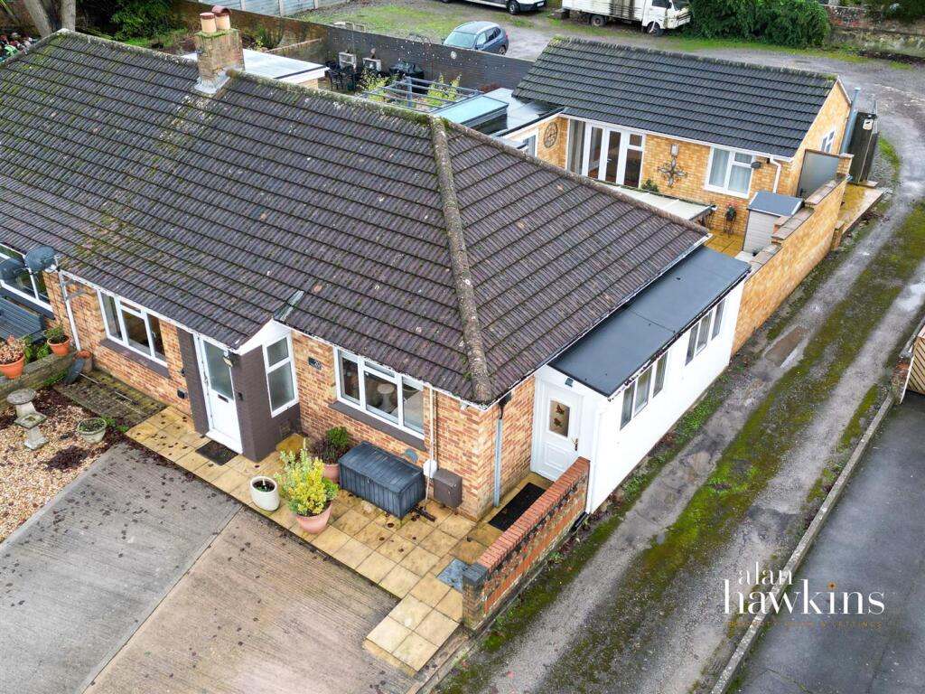 2-bed semi-detached on Horsebrook Park, Calne, £369,950