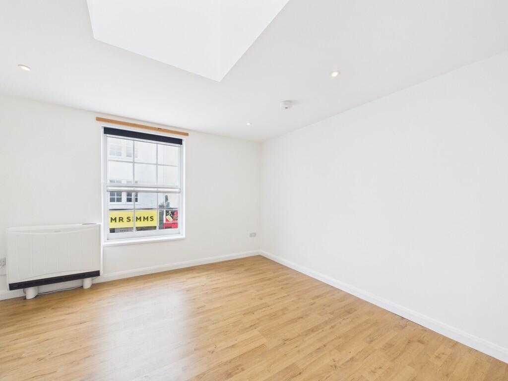 Apartment in Brighton - View 4