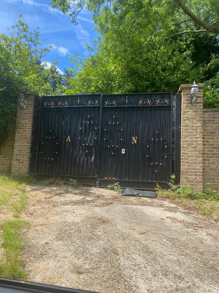 Edgware Way, HA8 photo 4