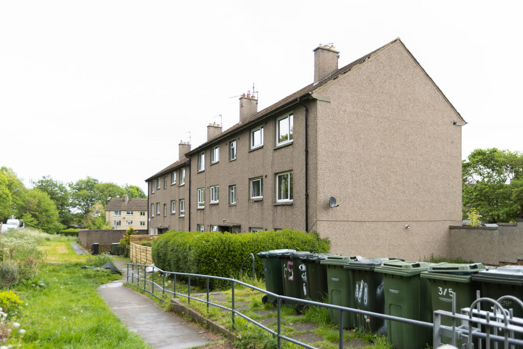 Main image of property: 3/3 Christian Grove, Edinburgh, EH15 3AP