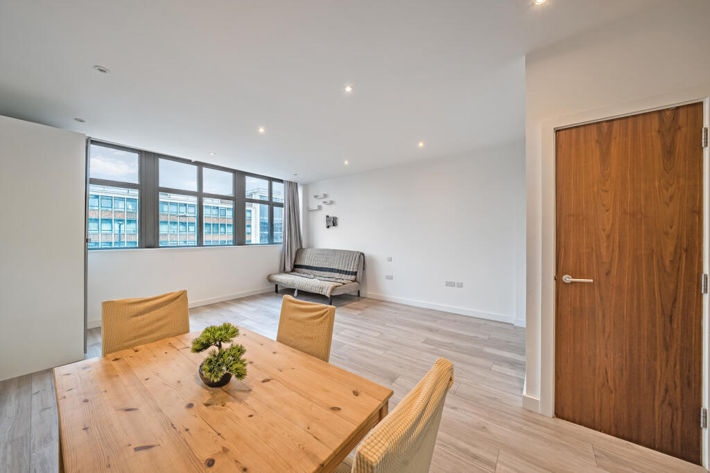 Talbot Skyline, 204-226 Imperial Drive, Harrow photo 2