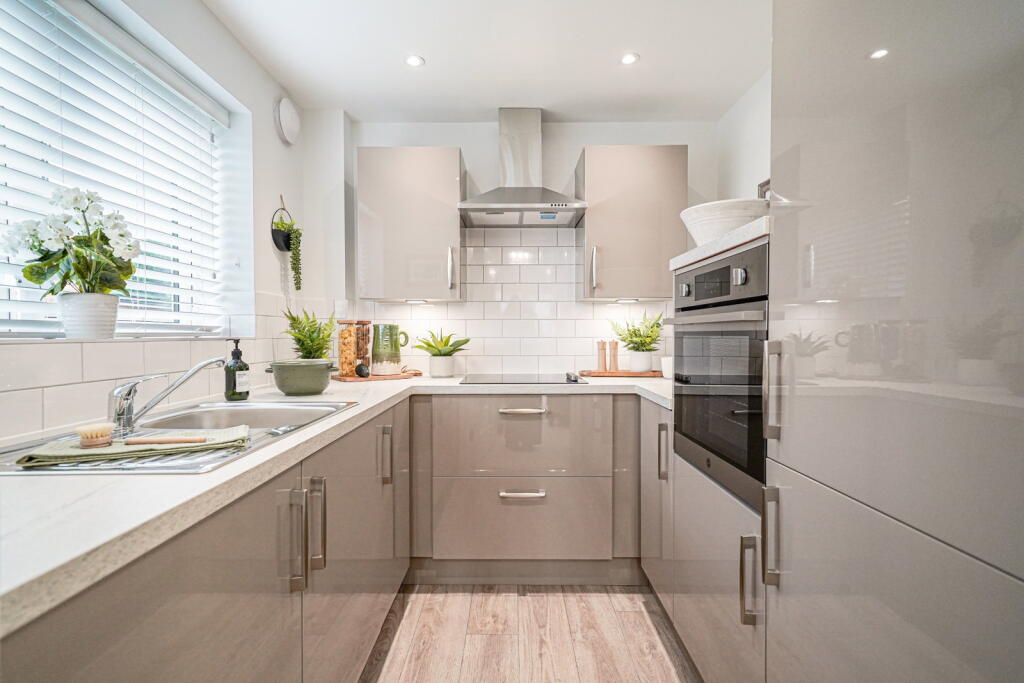 Apartment in Solihull, Shirley - View 5