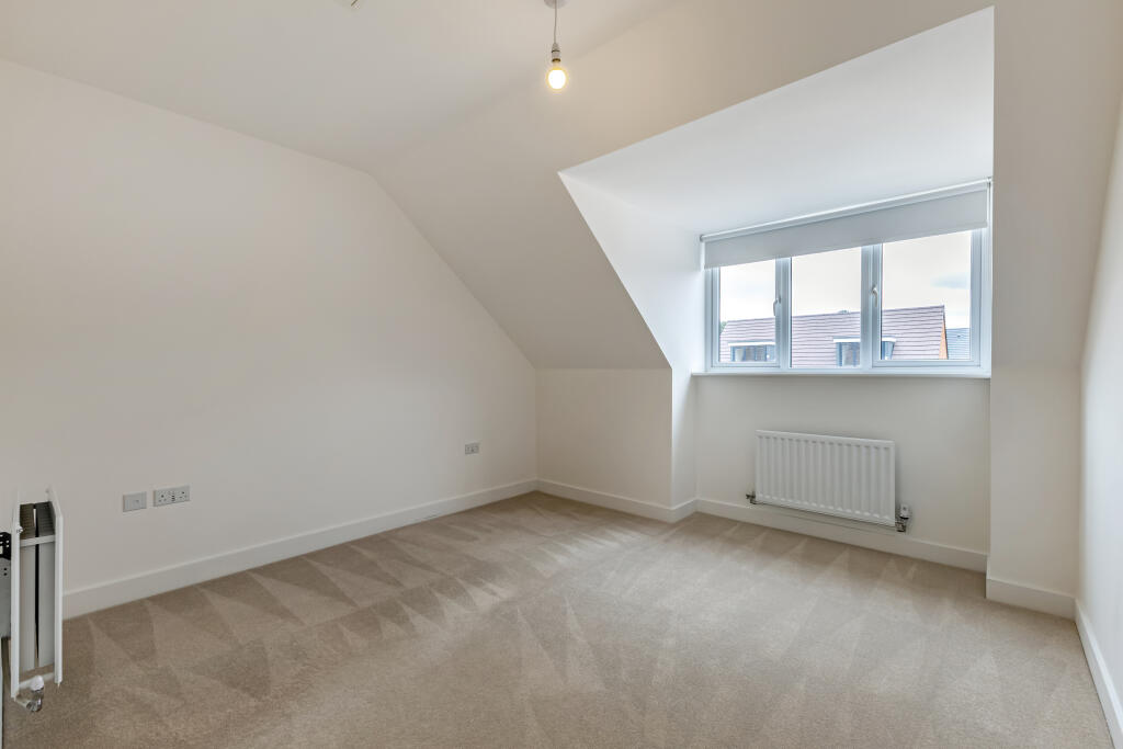 House in Crowthorne, Bracknell Forest - View 4
