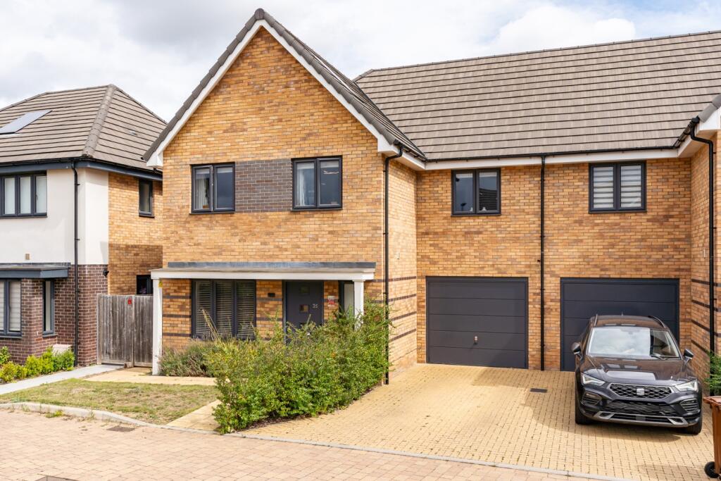 Queens Avenue, Welwyn Garden City, Hertfordshire, AL7 photo 2